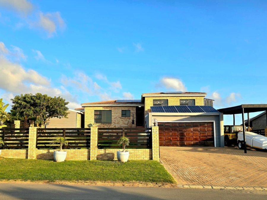 4 Bedroom Property for Sale in Paradise Beach Eastern Cape